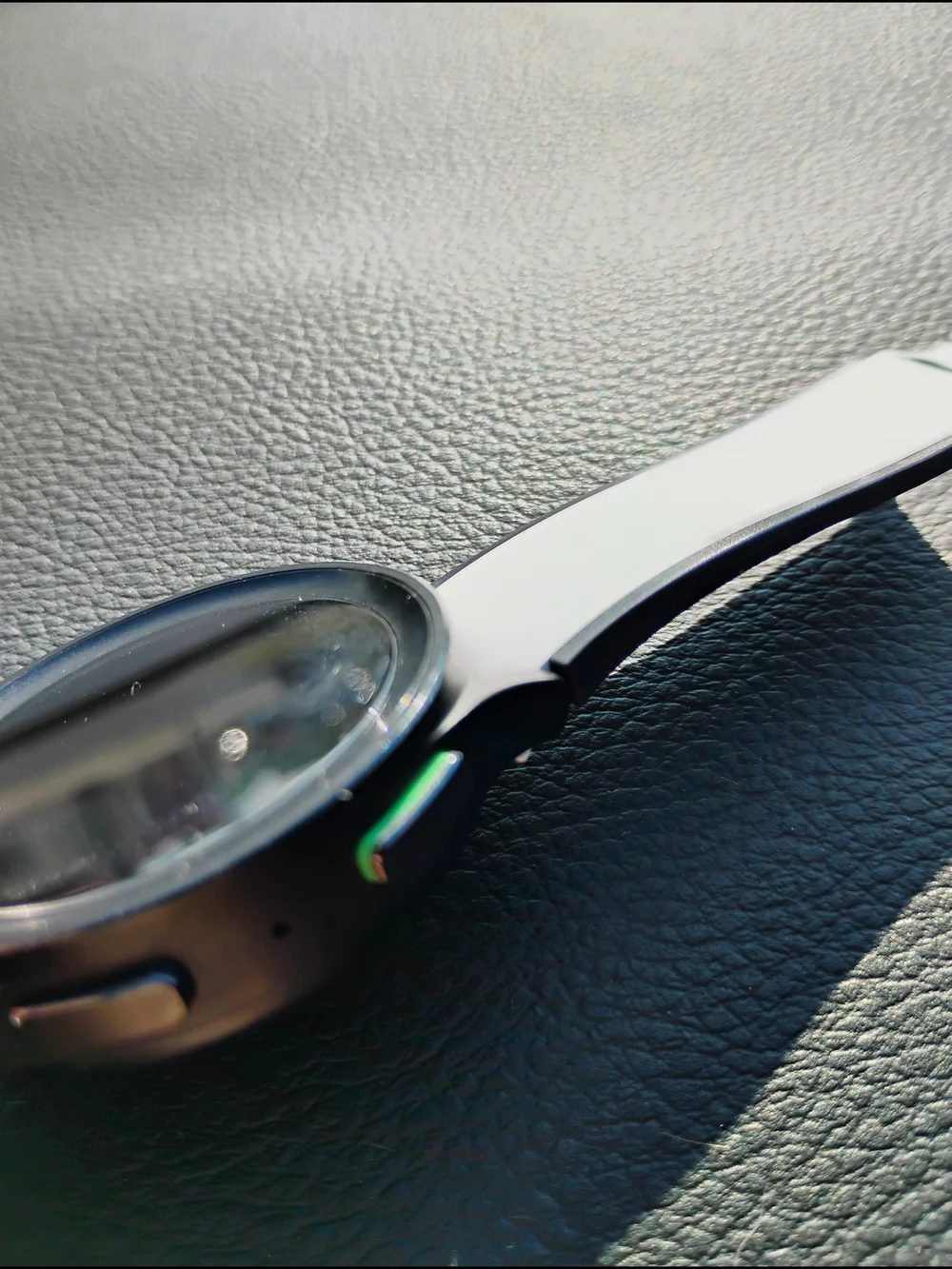 Smartwatch with White Band and Black Case - Lightweight Wearable Golf Edition